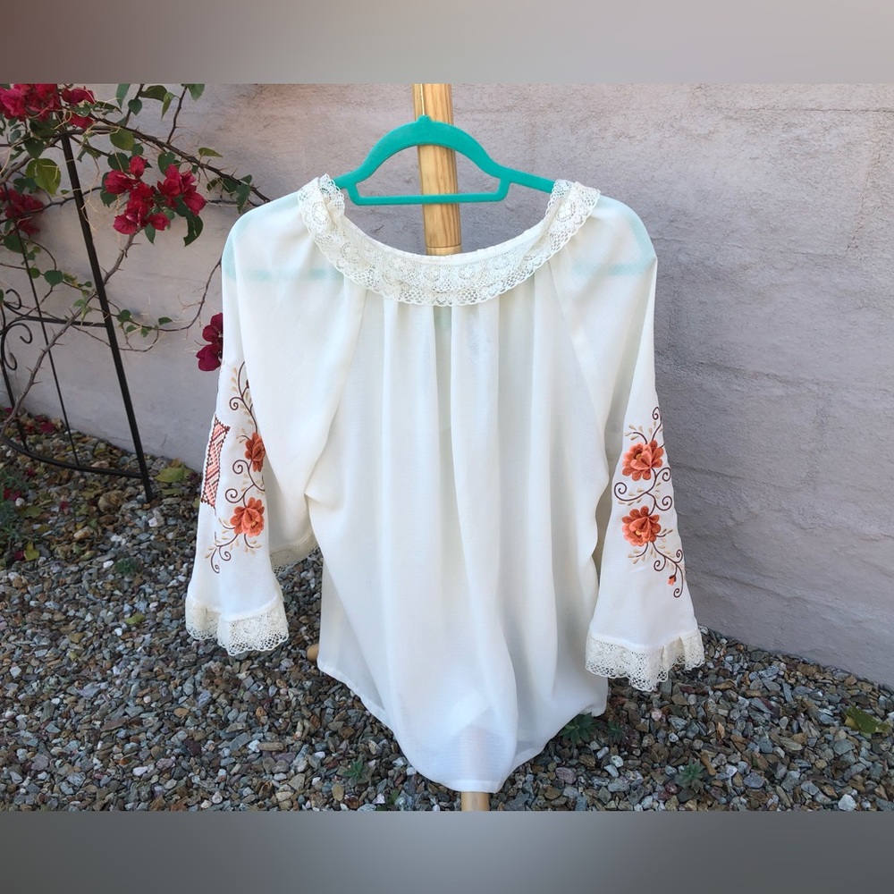 vintage (?) bohemian western Lace floral embroidered bell sleeve shirt - Picture 2 of 14